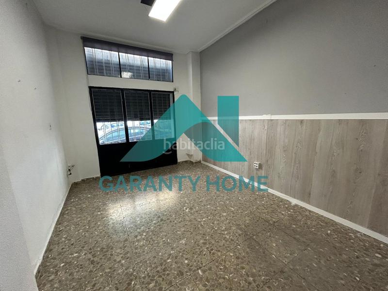 Foto eb5124da-5d78-4aab-823d-56852d54ffd7. Alquiler local comercial se alquila local comercial en zona perú, ! en Cáceres