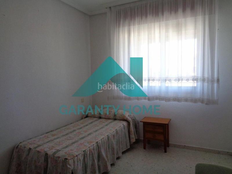 Foto fe461d07-973c-4c58-a9d5-3a444ed9dd14. Alquiler piso  de estudiantes en alquiler, zona castellanos ! en Cáceres