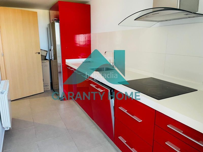 Foto 5b8d93c7-cbe3-4eb7-8d25-8198dcabac92. Alquiler piso se alquila piso amueblado con terraza lavadero en zona río tinto en Cáceres