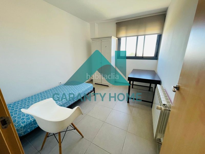 Foto c0763953-d7fd-40ce-a897-44cd72acc994. Alquiler piso se alquila piso amueblado con terraza lavadero en zona río tinto en Cáceres