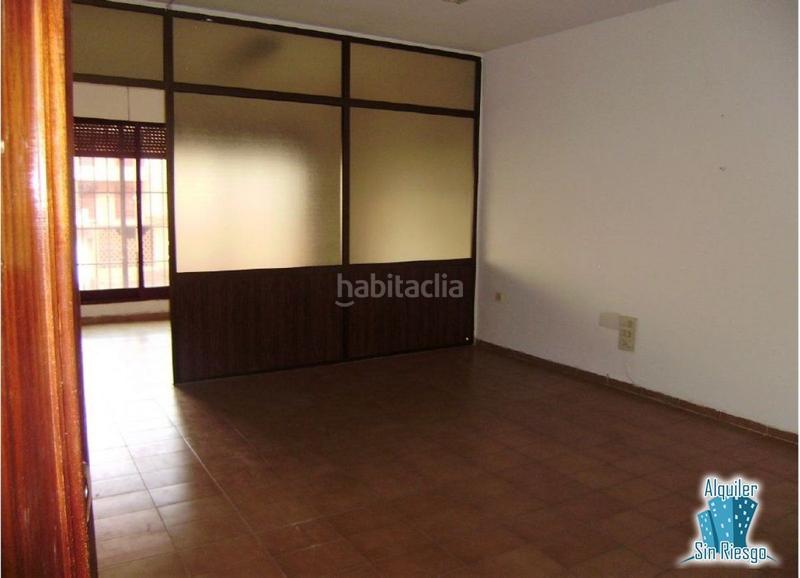 Foto 369a0c7e-d286-4ffd-bced-0a8b50be8847. Rent office space with heating in Centro Cáceres
