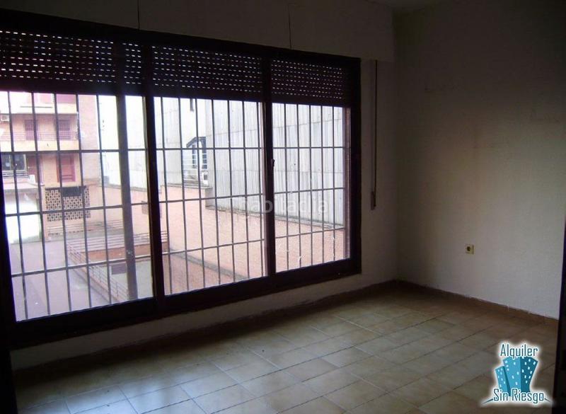 Foto 89cc8e0b-9d4a-48e2-8a14-04791d551d6e. Rent office space with heating in Centro Cáceres