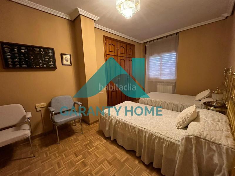 Foto 8540ec88-9c6f-407e-839f-7971d5028757. Rent flat with heating parking in Centro Cáceres