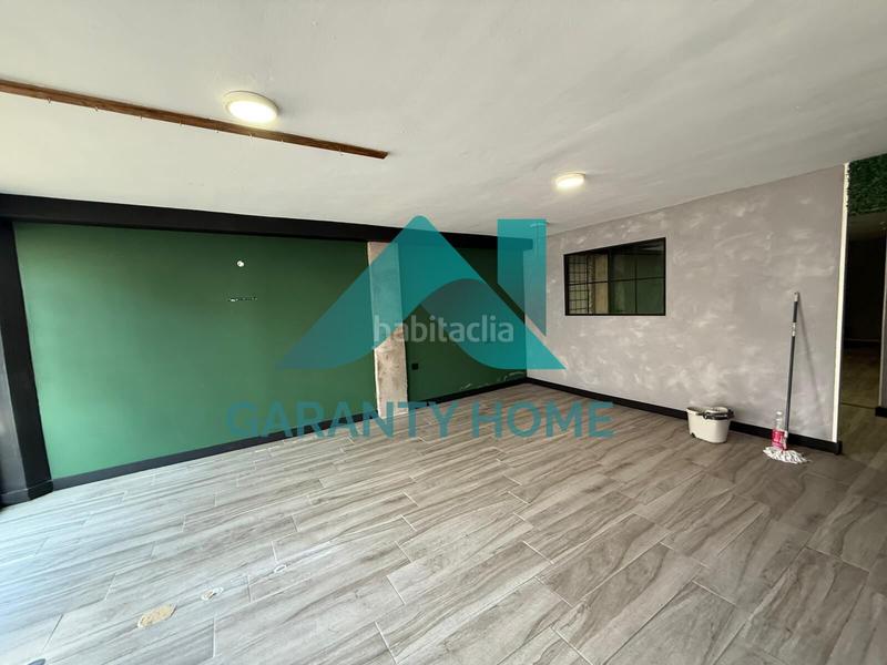 Foto a58f7b52-aefc-45ad-9568-8f0ab9aab619. Alquiler local comercial se alquila local comercial en zona hernán cortés en Cáceres