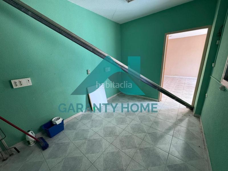 Foto f26cddae-79b3-4eb9-9e9b-79fa63e91240. Alquiler local comercial se alquila local comercial zona moctezuma en Cáceres