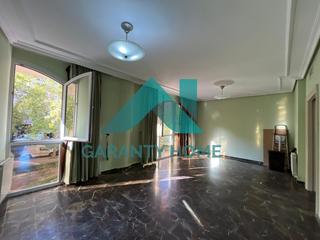 Location Appartement à Casco Antiguo. Se alquila piso sin amueblar en avenida de alemania  amplio y lu