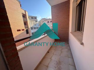 Affitto Appartamento in Casco Antiguo. Se alquila piso sin amueblar en zona colón  reformado y con gara