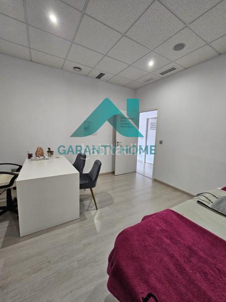 Foto 217656dc-7292-41f9-aa6b-0652a563b837. Alquiler local comercial se alquila local comercial reformado en zona eroski listo para entrar en Cáceres