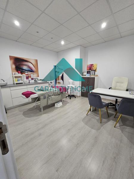 Foto 586179e1-a518-434b-bfb0-7e6d5bcca2c8. Alquiler local comercial se alquila local comercial reformado en zona eroski listo para entrar en Cáceres