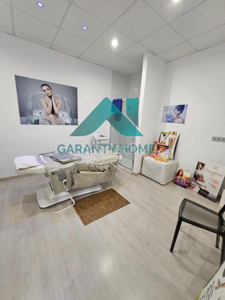 Foto 803571d8-34b4-4928-9e21-cb1cb0216c37. Alquiler local comercial se alquila local comercial reformado en zona eroski listo para entrar en Cáceres