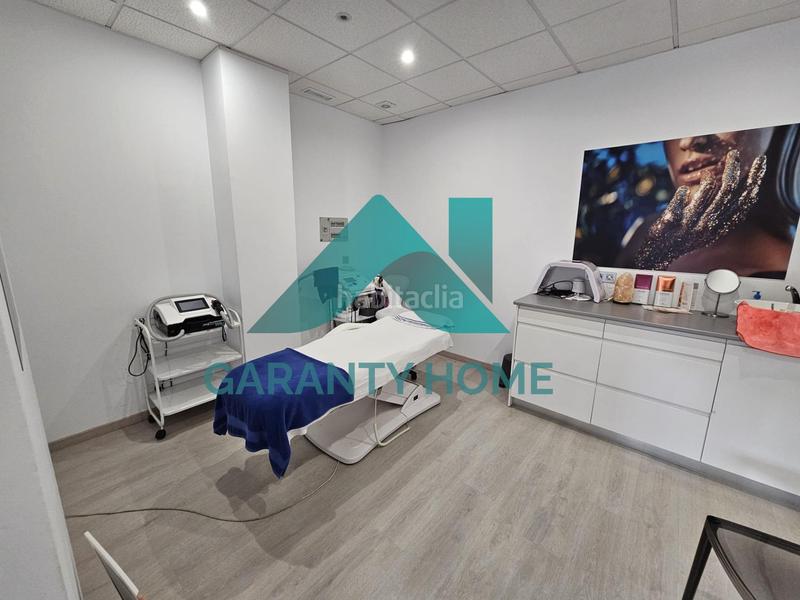 Foto b5552d25-53bd-4e2b-b8fb-fc4fc15162ed. Alquiler local comercial se alquila local comercial reformado en zona eroski listo para entrar en Cáceres