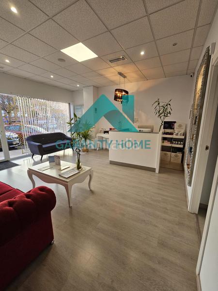 Foto ffb0b05a-9a03-4bc4-a353-74d6d72fccf4. Alquiler local comercial se alquila local comercial reformado en zona eroski listo para entrar en Cáceres