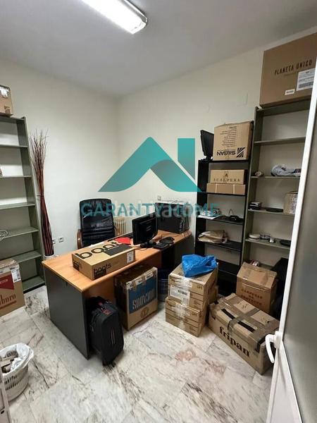 Foto 9eabb288-bbb8-4564-9fdc-4231a1f0e932. Alquiler oficina despacho amueblado en hernán cortés en Cáceres