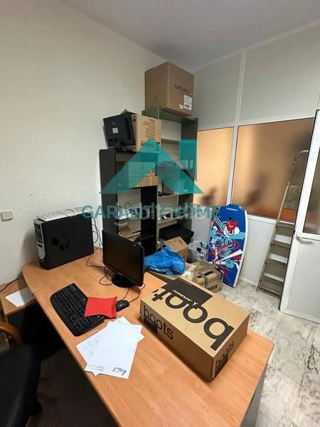 Foto 14e04e1f-39c7-49fd-9e3a-806a5a99f366. Miete büro in Casco Antiguo Cáceres