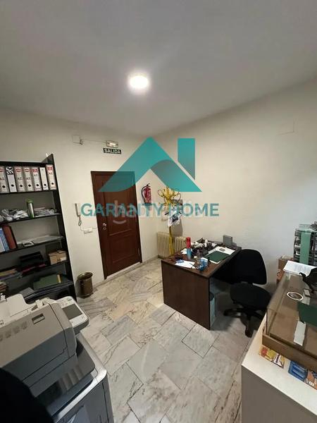 Foto dc2b6d8c-aa7b-43e2-986c-c4de12668b1e. Miete büro in Casco Antiguo Cáceres