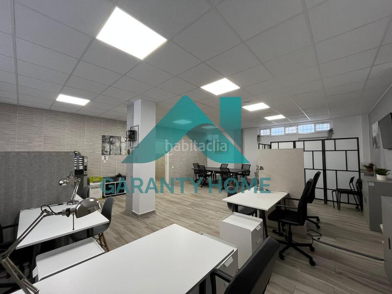 Foto 96396c4f-714b-4036-9d5b-a559efdf6153. Alquiler local comercial se alquila local comercial nuevo totalmente equipado para coworking en Cáceres