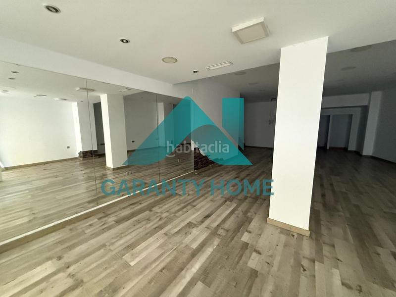 Foto f251f9f1-3220-44b8-8f7f-bbfa2ada87ec. Alquiler local comercial se alquila local comercial en antonio hurtado! en Cáceres