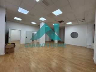 Lloguer Local Comercial a Casco Antiguo. Local comercial en zona plaza marrón