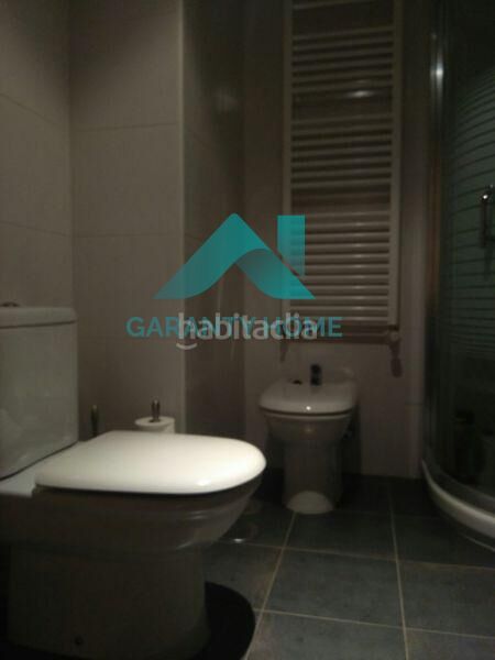 Foto ec49d932-b6b9-42f3-8187-e69d94838535. Apartament amb calefacció aparcament a Centro Cáceres