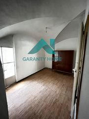 Maison à Casco Antiguo. Planta baja con encanto histórico a 5 minutos de plaza mayor  cá