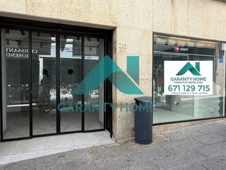 Geschäftsraum in Casco Antiguo. Edificio comercial en alquiler y venta en pintores