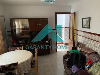 Haus in Torrequemada. Se vende casa en torrequemada  amplia y funcional