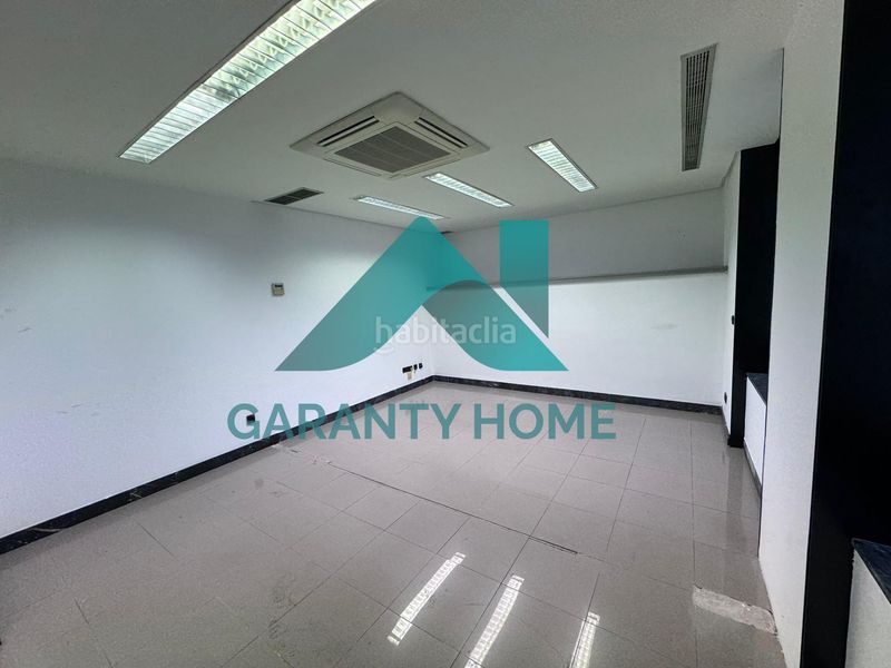 Foto abd5f0da-75c2-4a35-8df2-cd224419ba2a. Local comercial a Centro Cáceres