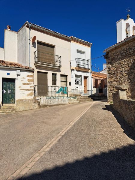 Foto fde9929c-ba77-407d-885d-24258b2724f0. Casa amb aparcament a Trujillo