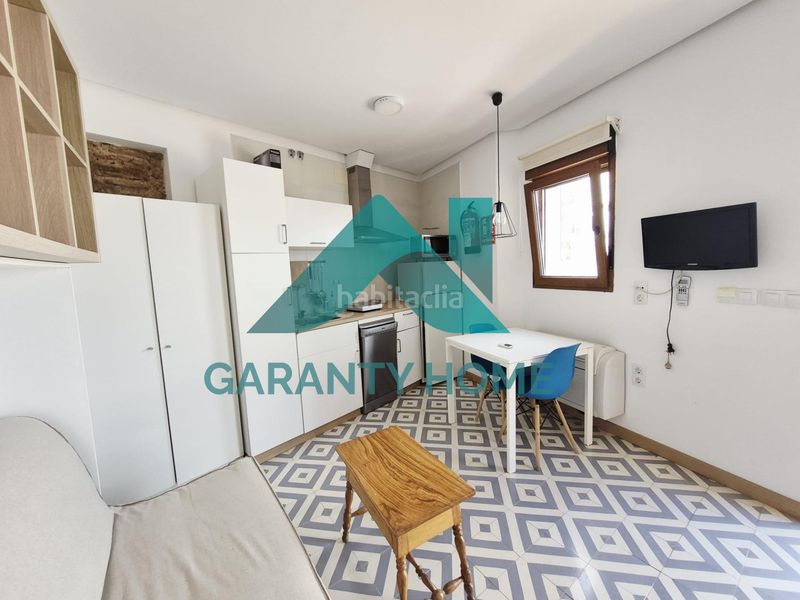 Foto 7ada0030-17e8-4dec-824f-a6d82df73092. Apartament amb calefacció a Casco Antiguo Cáceres