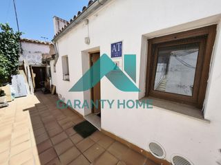 Apartament a Casco Antiguo. Estudio en parte antigua junto a santa maría cáceres