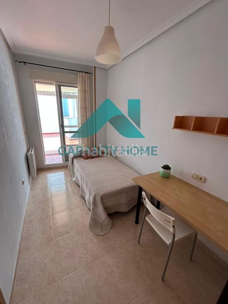 Foto 25999725-f62c-4819-9a5b-924044abd581. Apartament amb aparcament a Casco Antiguo Cáceres