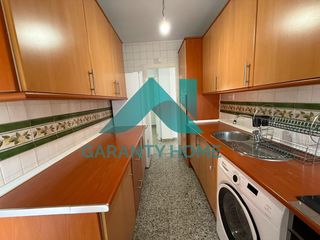 Rent Flat in Centro. Piso en alquiler en zona cánovas sin amueblar!