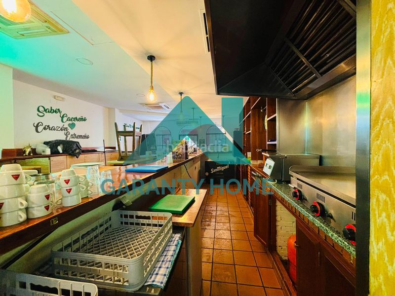 Foto 8f96da53-27ff-48b5-8494-f52ce0e2a2cd. Alquiler local comercial se alquila bar en zona cánovas! en Cáceres