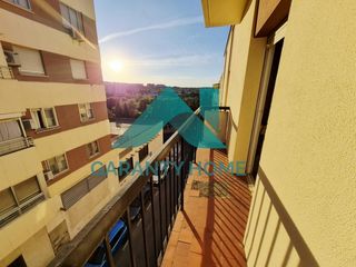 Appartamento in Ruta de la Plata. Piso en venta en la madrila! amplio y con balcón