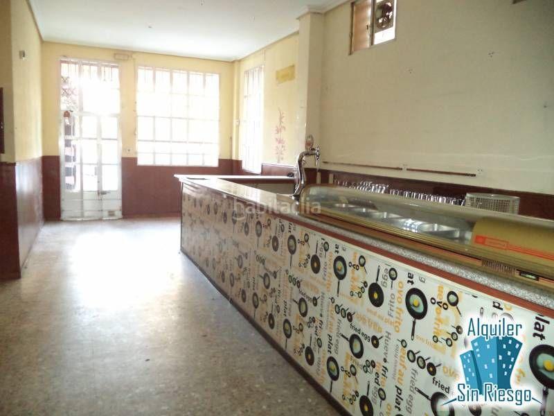Foto 7db83c09-7090-445d-a0d3-0d6389ad42a1. Alquiler local comercial se alquila bar en zona Centro en Cáceres