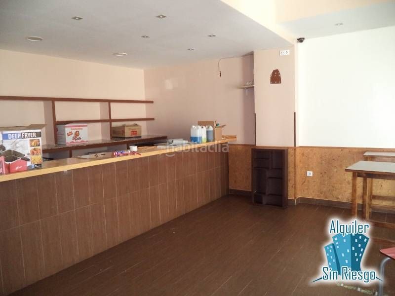 Foto 0b6feae5-9495-46b8-9b6f-bd4dbf16bc1a. Local comercial amb calefacció a Centro Cáceres