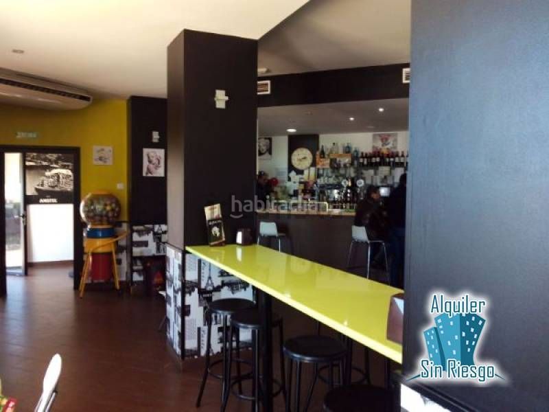 Foto 437adee4-f859-4f2d-9168-f8e5c3db5163. Local comercial amb calefacció a Centro Cáceres