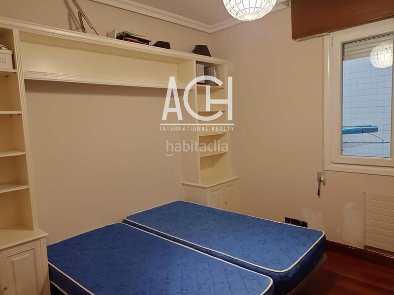 Foto f7ec2ec6-e2a5-4674-80a3-2d0ab9019761. Alquiler piso  en el corazón del ensanche con terraza en Bilbao