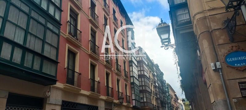 Foto 501d5959-9d05-484f-84b9-b89d2cc6d40b. Lloguer pis amb calefacció a Casco Viejo Bilbao