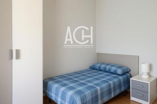 Miete Etagenwohnung  N/a. Estudiantes piso en alquiler de 4 habitaciones en indautxu