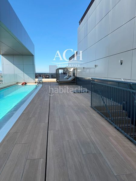 Foto 158a9b30-6993-4b5d-8fe6-26e7357de800. Rent flat with parking pool in Valdeacederas Madrid