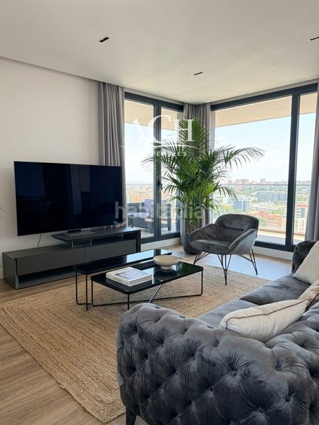 Foto bffb9992-9017-42bc-8d62-2bf7beea581a. Rent flat with parking pool in Valdeacederas Madrid
