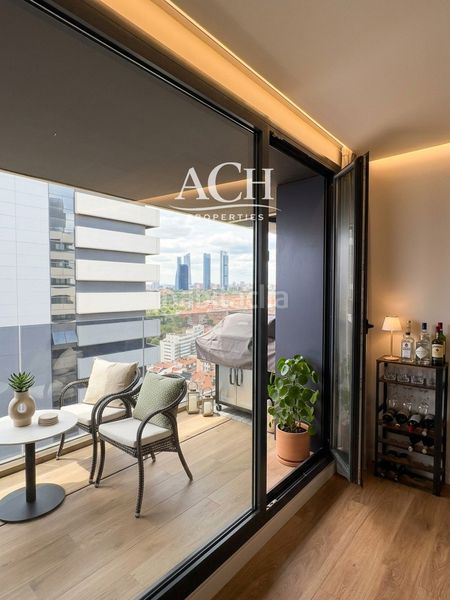 Foto fb9d4f59-6410-4e3e-aae1-b3f18786c353. Rent flat with parking pool in Valdeacederas Madrid