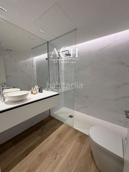 Foto feb38869-c733-427f-a87a-5967756e162b. Rent flat with parking pool in Valdeacederas Madrid