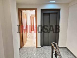Lloguer Pis a Prats de Lluçanès. Piso reformado con doble salida a balcón y 2 habitaciones