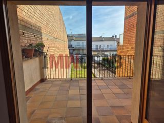 Semi detached house  Carrer de sant pere. Casa con gran patio, 2 terrazas y garaje