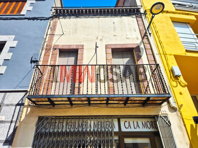 Foto 3c06be33-7d0f-426a-b3d8-8fa70f8564b6. Casa adossada a Prats de Lluçanès