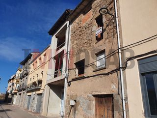 Semi detached house in Prats de Lluçanès. Casa a reformar
