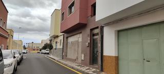Local Comercial en N/a. Cruce de arinaga local vivienda