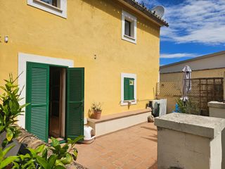 Haus in Carrer 141 18. Planta baja vivero